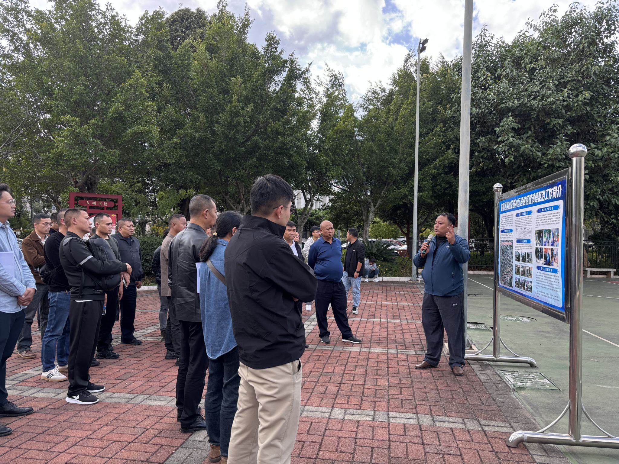交流经验促提升，观摩学习共进步-- 全市城市住宅小区违章搭建清理整治观摩活动在临翔区顺利举办