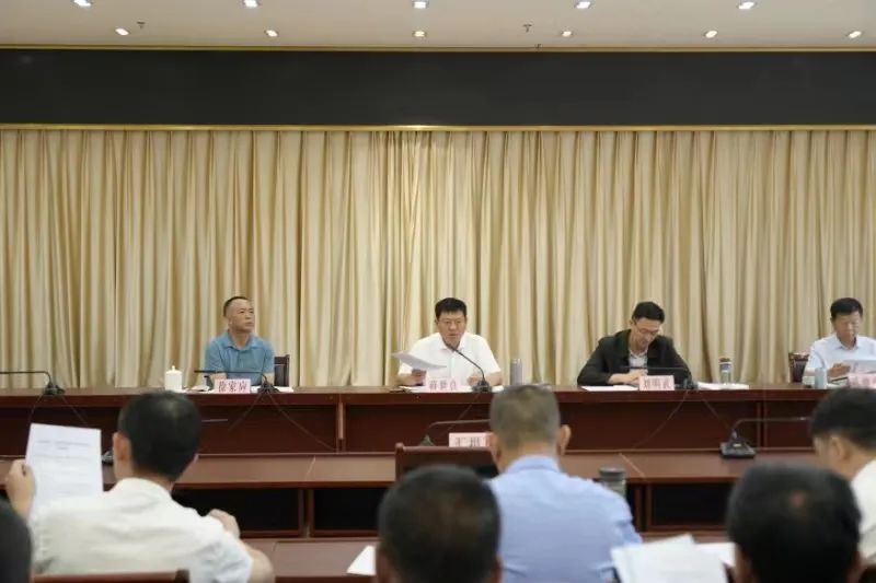 五届区委常委会第112次会议召开