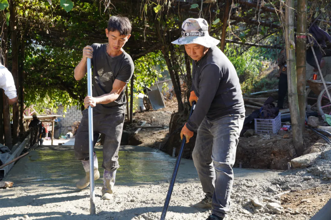 章驮村自然村长杨天华的“修路记”
