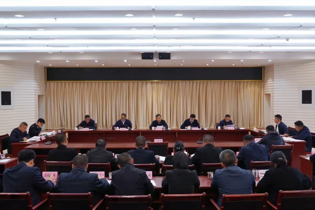 五届区委常委会召开第166次会议