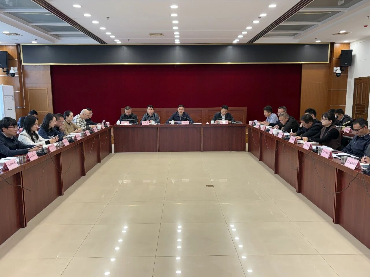 区人民政府党组会议暨区五届人民政府第75次常务会议召开