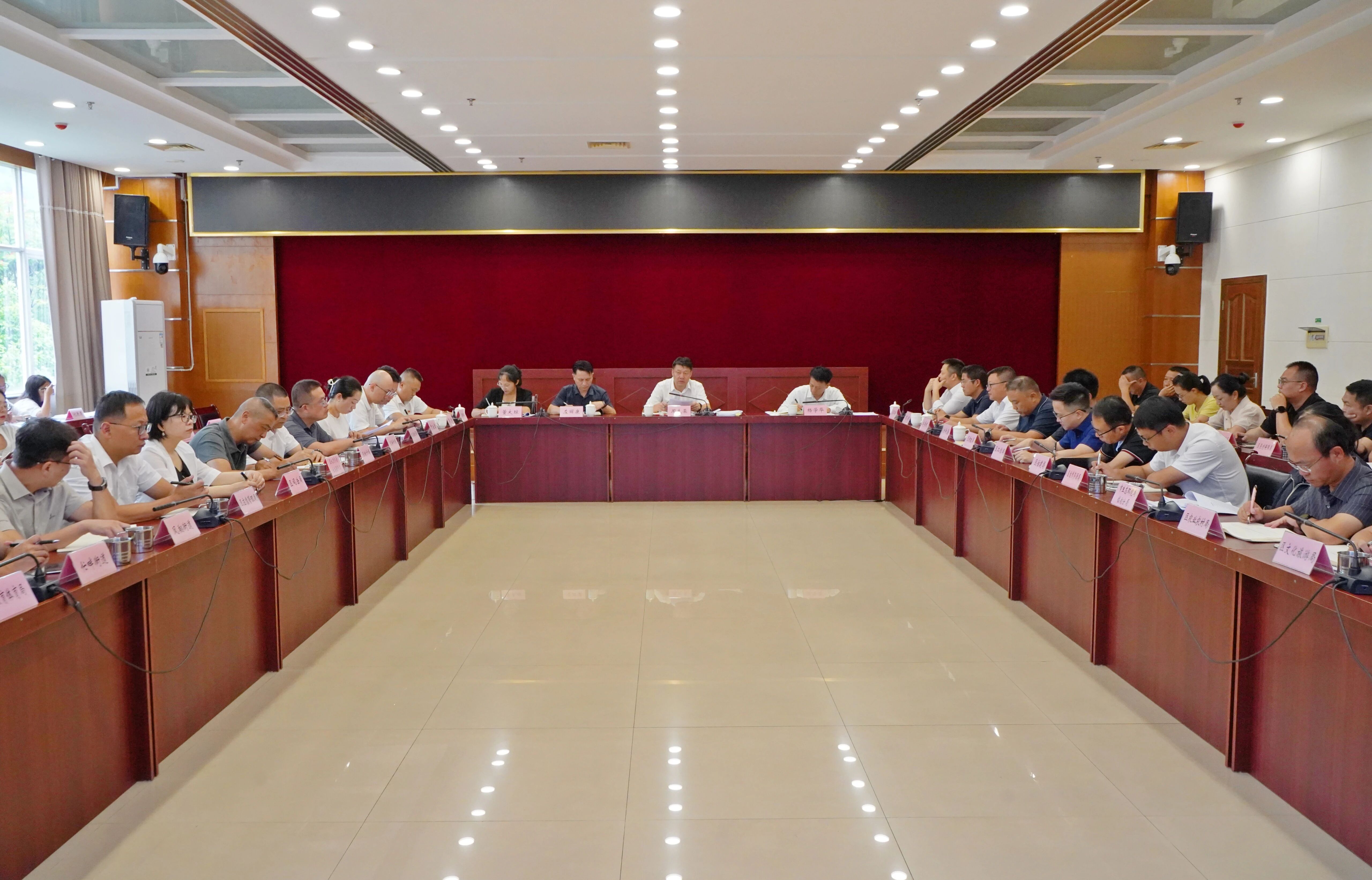 区人民政府党组会议暨区五届人民政府第80次常务会议召开